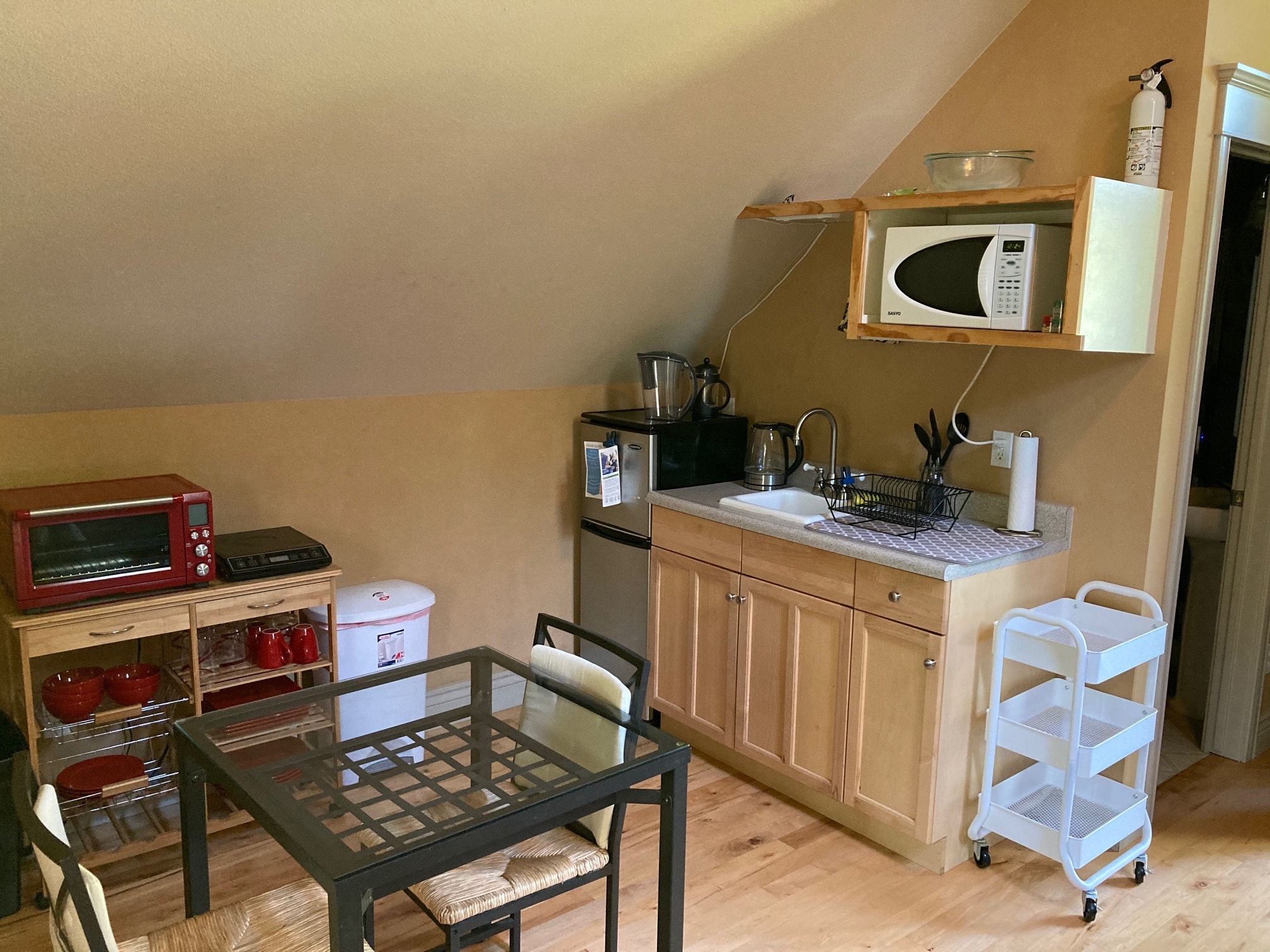 Studio kitchen - 1621 W Hays St