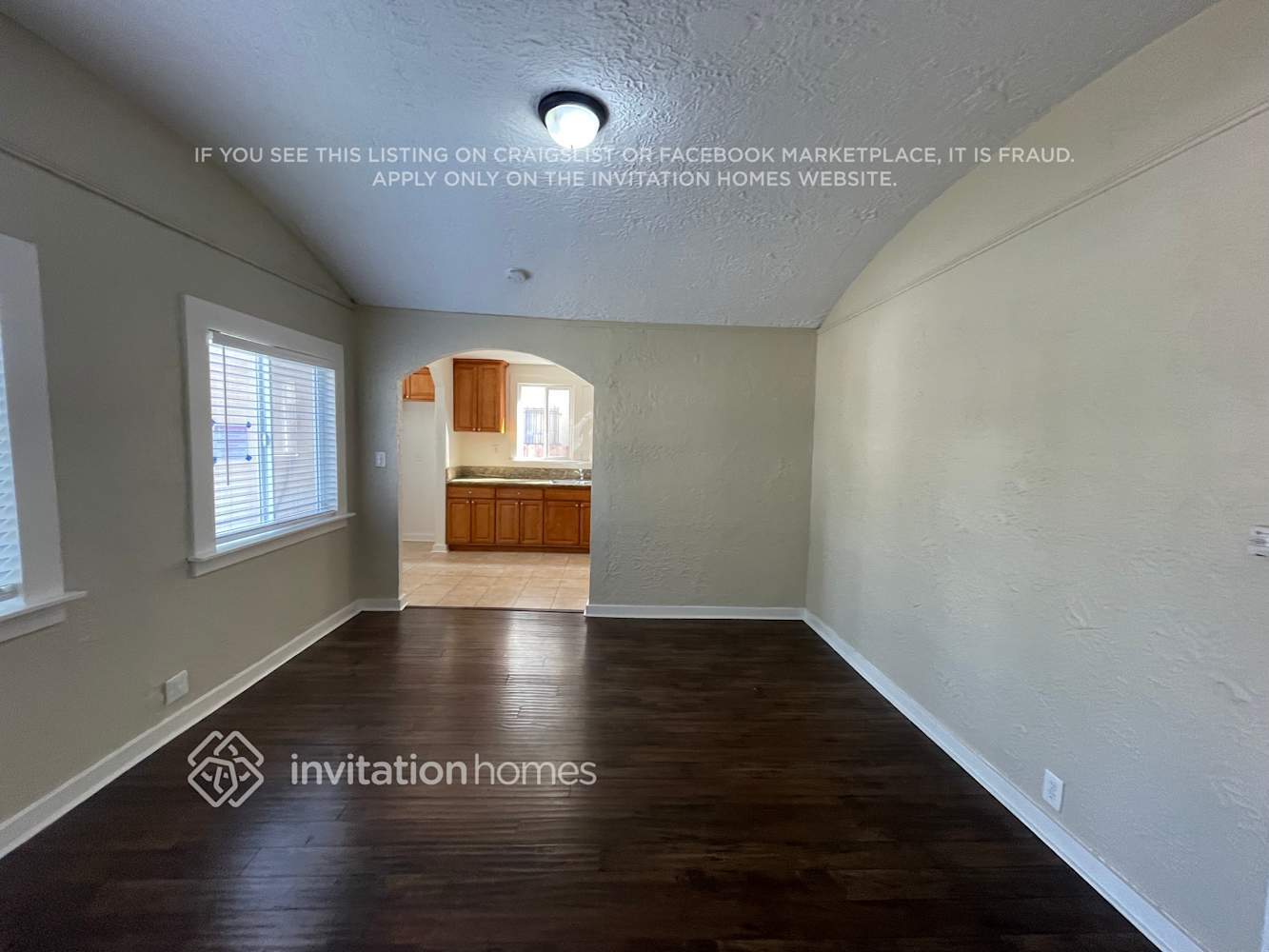 Building Photo - 2627 S Dunsmuir Ave