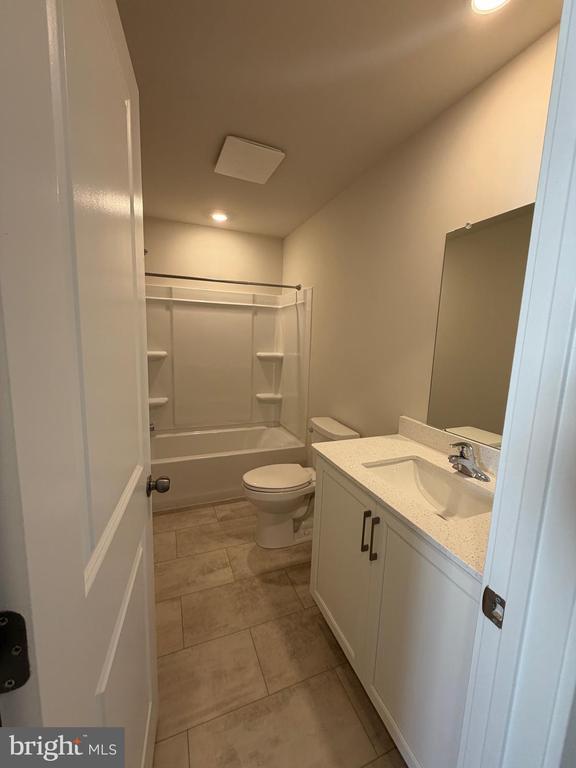 Building Photo - 33 E Front St