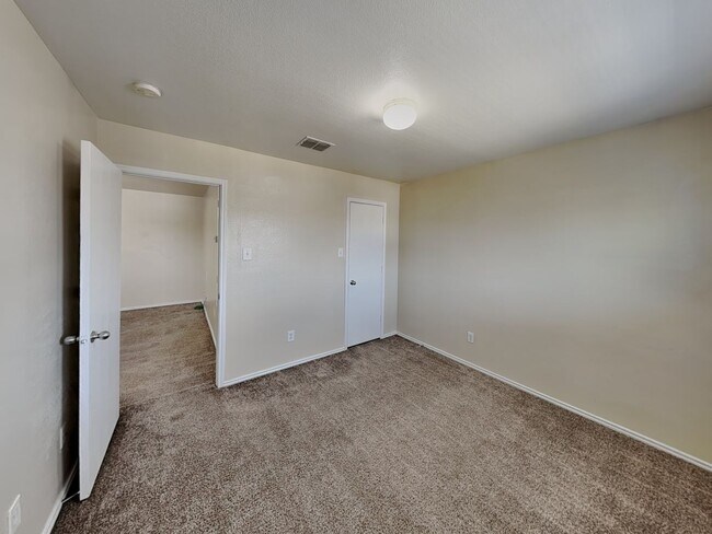 Building Photo - BEAUTIFUL HOME IN BURLESON ISD!