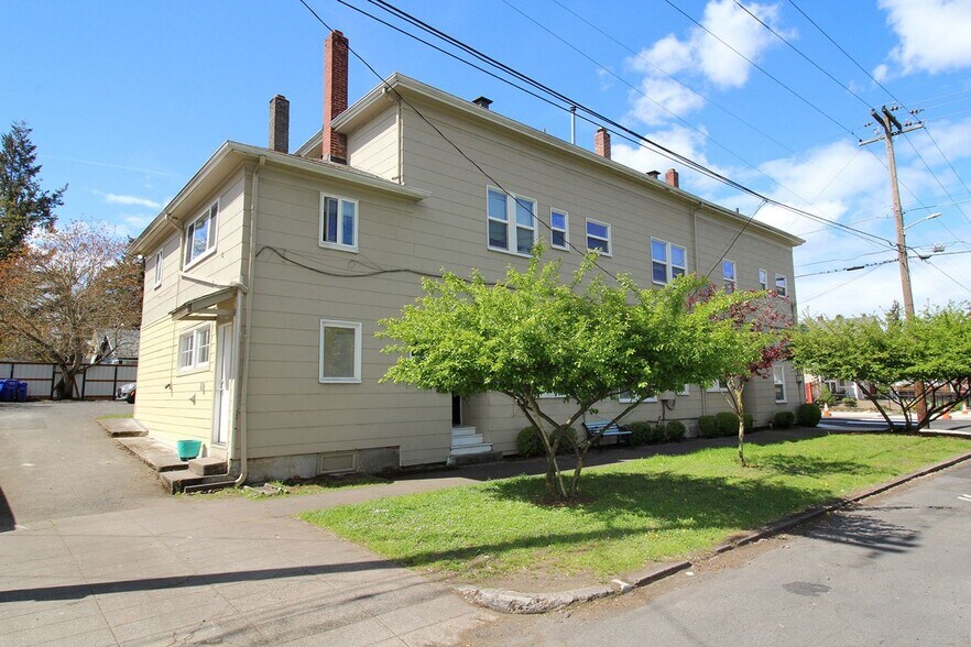 Primary Photo - 7630 SE Woodstock Blvd
