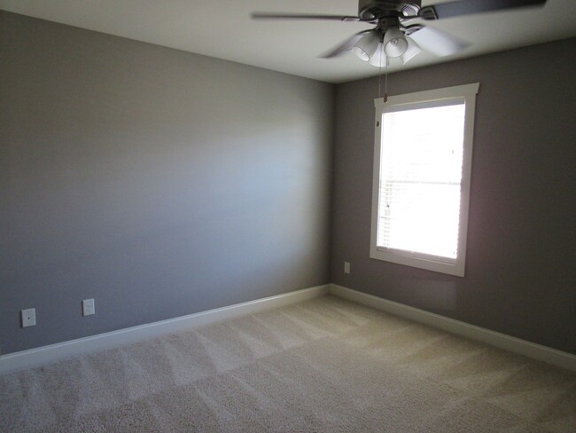 Building Photo - 285 Solamere Ln