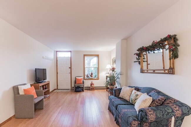 Building Photo - 3 W 1st Ave