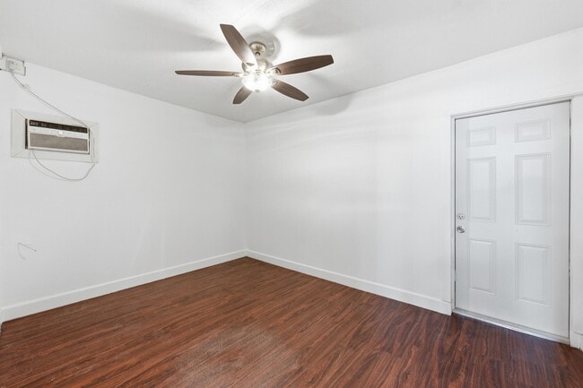 Building Photo - 3847 Roan Ct E