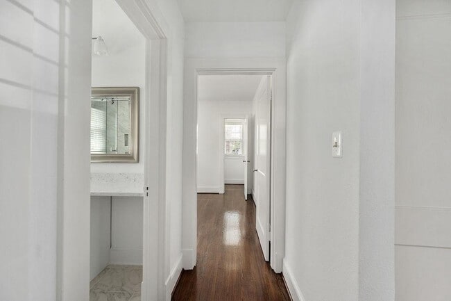 Building Photo - 819 Weedon St