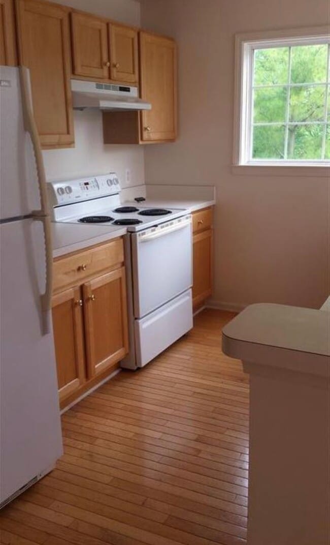 Building Photo - 2 bed 2.5 Bath