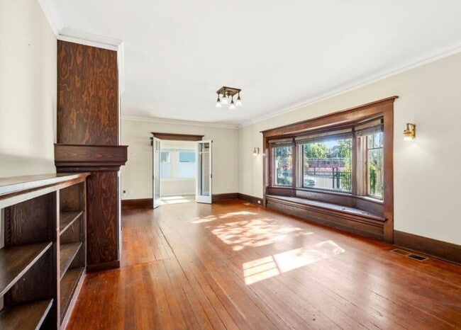 Building Photo - 921-923 30th Street