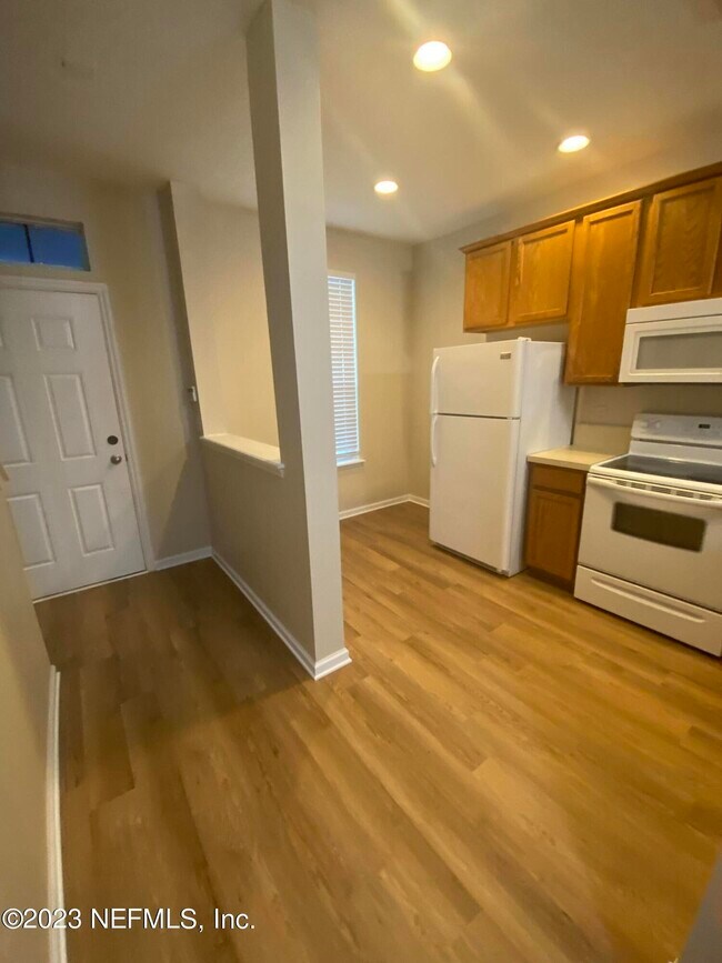 Building Photo - 1480 Pitney Cir