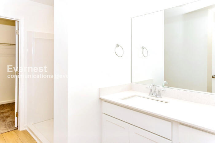 Building Photo - 118 Labrador Ln