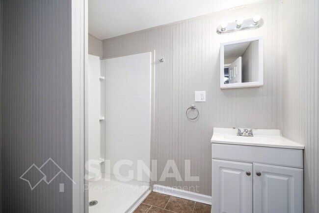 Building Photo - 759 Hopkins Dr
