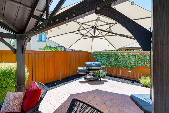 Building Photo - 582 Pasture Ave