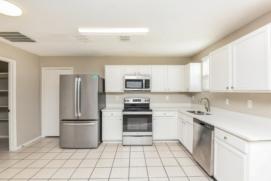 Building Photo - 1429 Blazing Star Trail