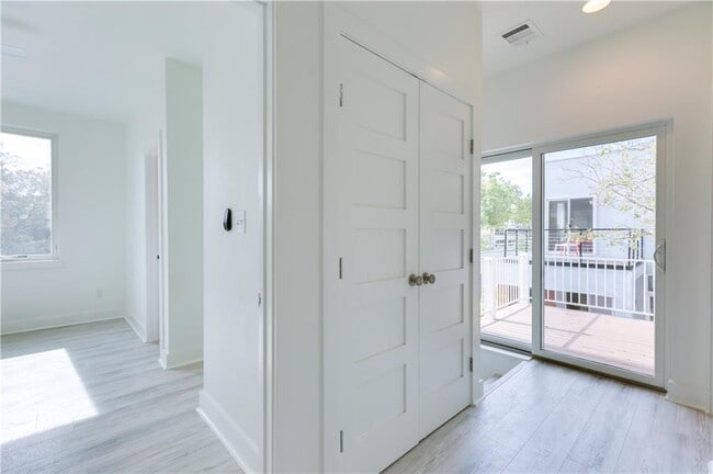 Building Photo - 1906 E 17th St