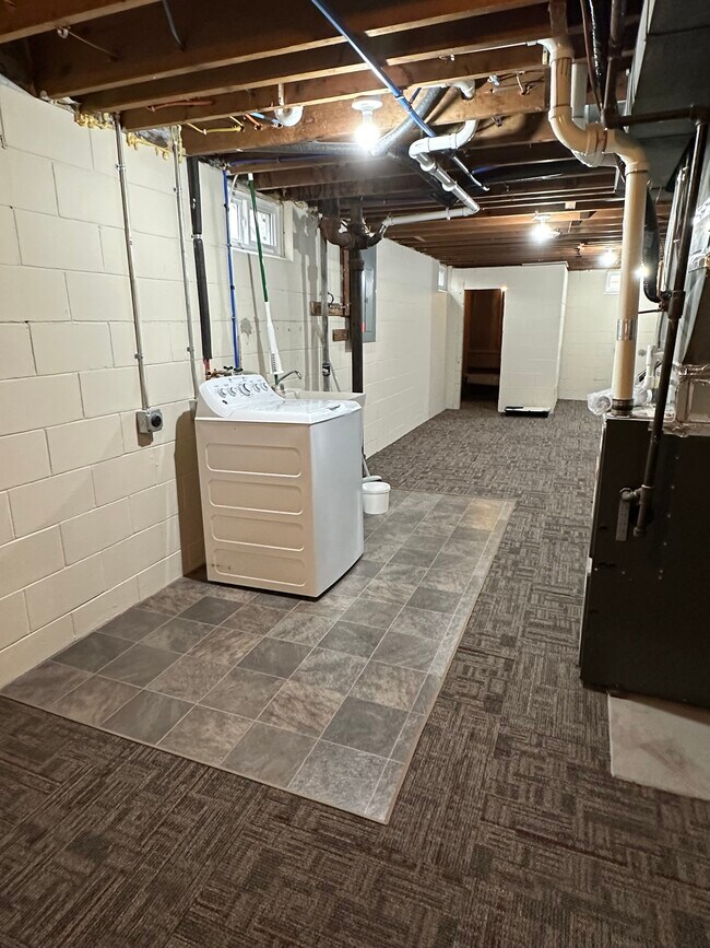 Building Photo - 831 25th Ave N