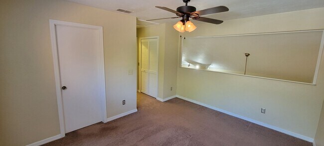 Building Photo - 2 Bedroom/2 Bath Townhome in Rockwood Villas