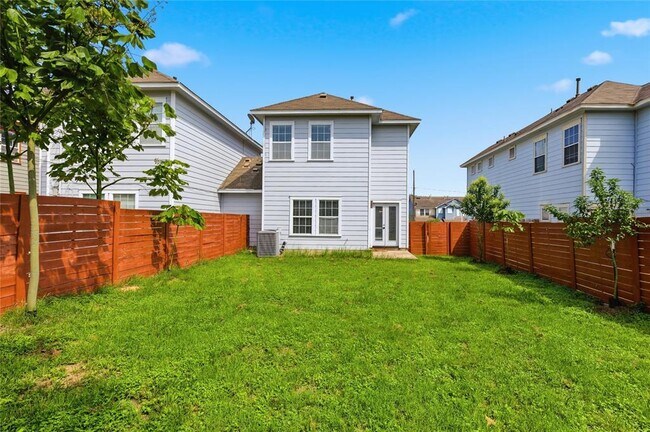 Building Photo - 7510 Lazy Creek Dr