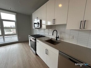 Building Photo - 711 Summer St