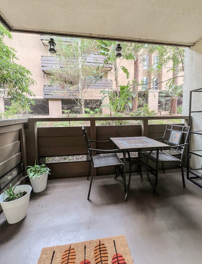 TERRACE - 1615 Hotel Cir S