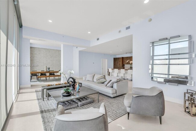 Building Photo - 650 NE 32nd St