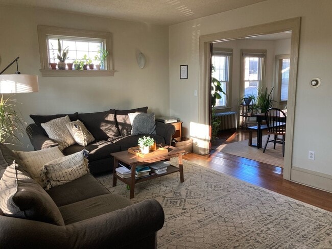 Building Photo - Mansfield Heights | 313-315 Mansfield