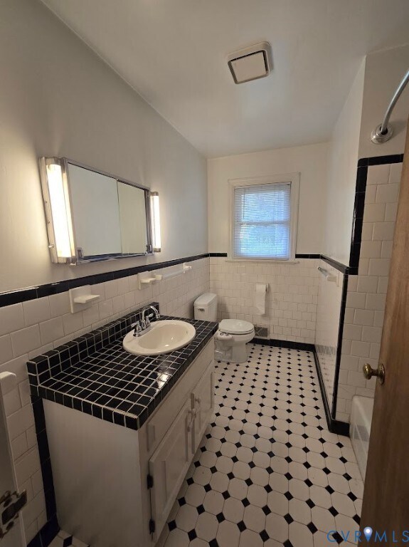 Building Photo - 2813 Clarendon Dr