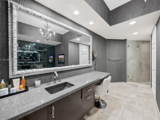 Building Photo - 333 Las Olas Way