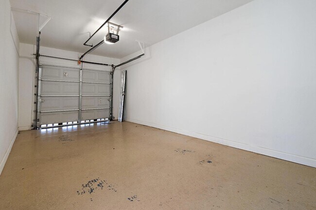 Building Photo - 2803 Sarento Pl