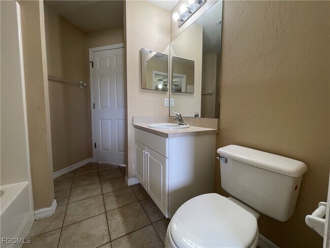 Building Photo - 630 SW 28th Terrace