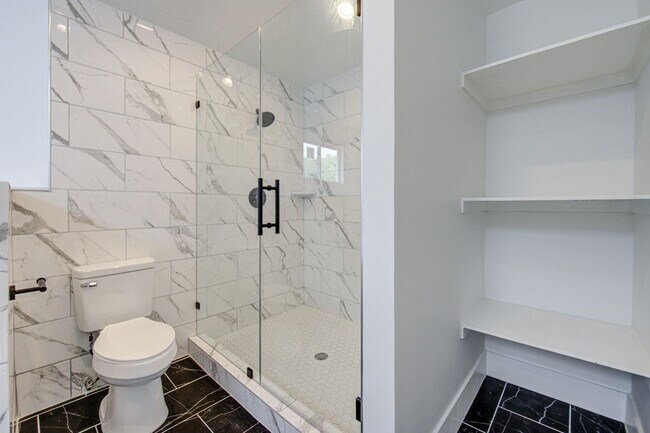 Building Photo - 19403 Lake Hollow Ln