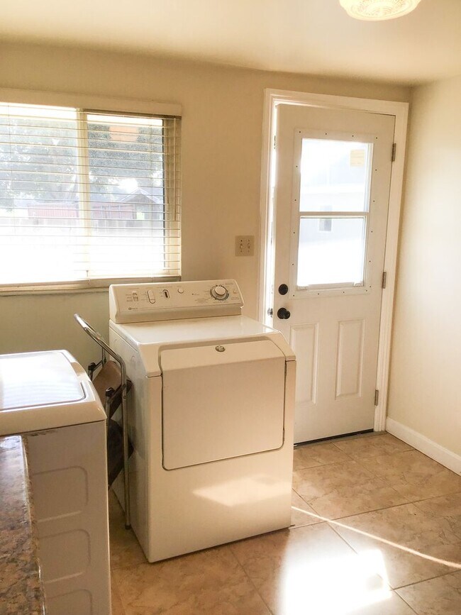 Building Photo - 3 Bedroom Home in Gilroy