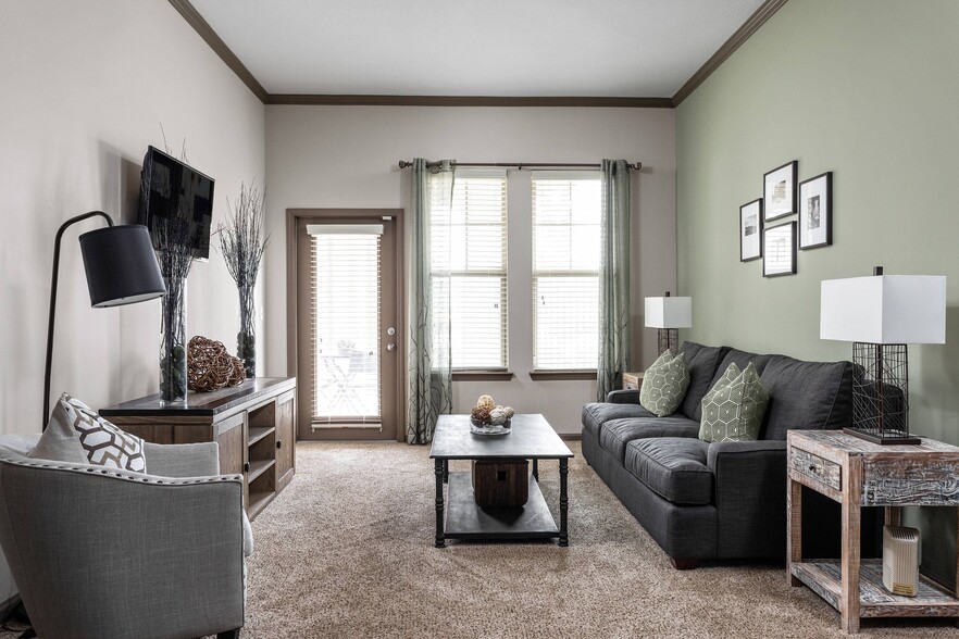 Spacious Living Room - Miller Creek at Germantown Apartments