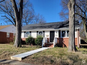 Building Photo - Charming Forest Hill Haven: Newly Renovate...