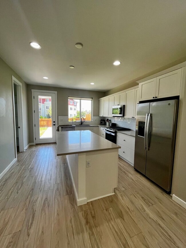 Building Photo - Modern 3-Bedroom Home Close to Gallatin Co...