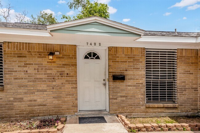 Building Photo - 7422 Oriole St