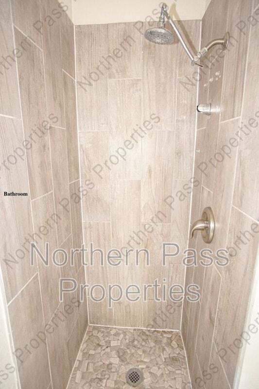 Building Photo - 2111 Portland Ave