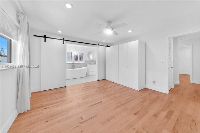 Building Photo - 348 Palm St