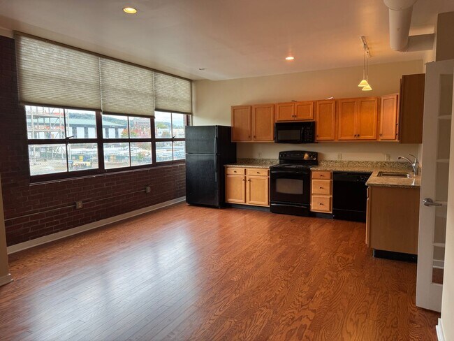 Building Photo - Lehigh Riverport Condo Available