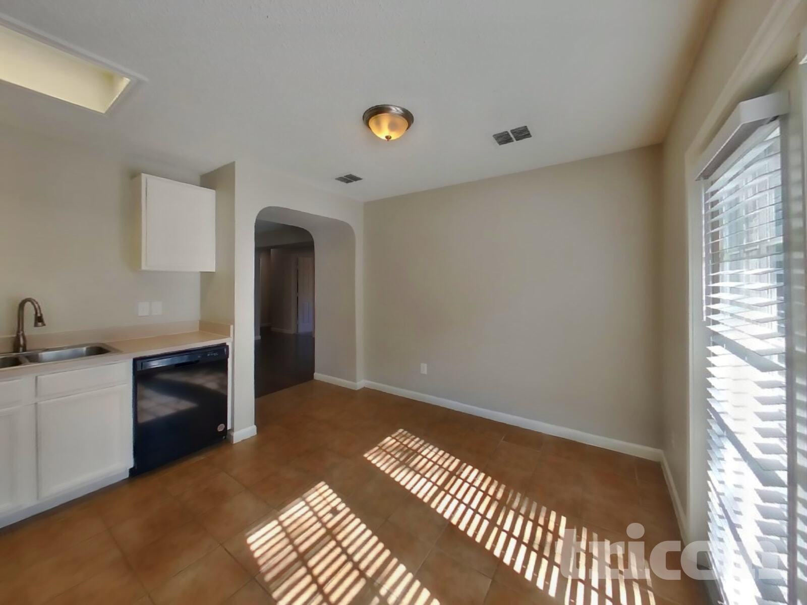 Building Photo - 716 King St