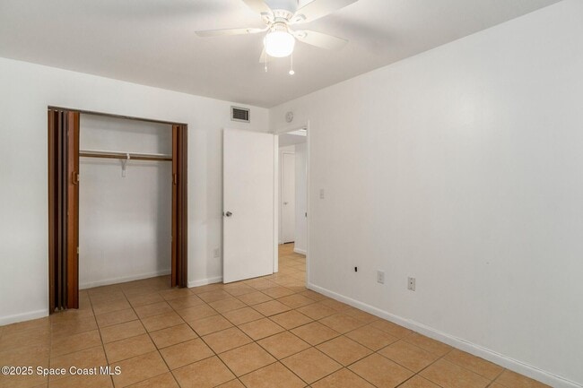 Building Photo - 212 E Towne Pl