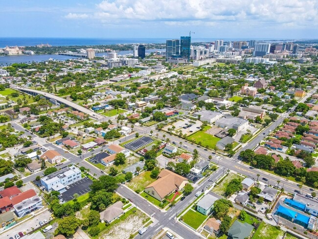 Building Photo - 1319 Douglass Ave