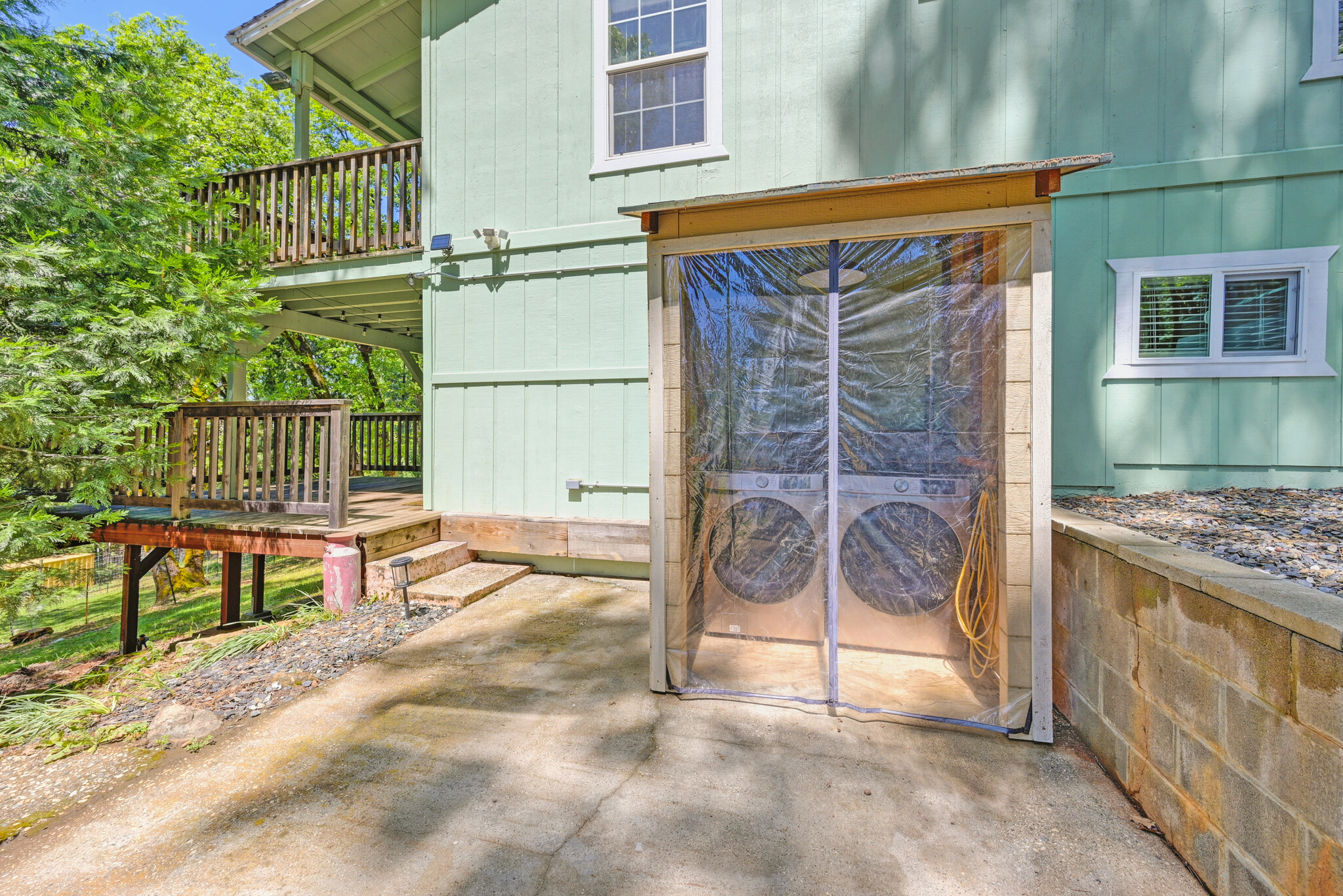 Building Photo - 14492 Meadow Dr