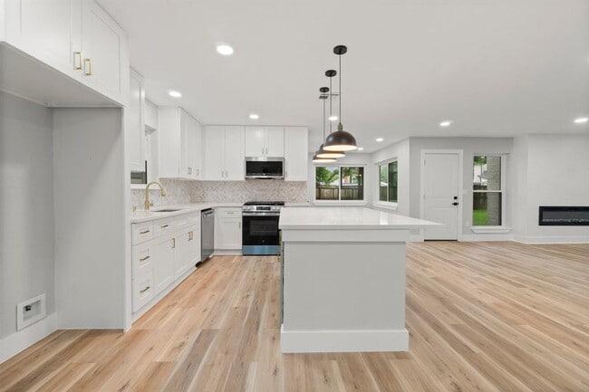 Building Photo - 9 Indian Cedar Ln