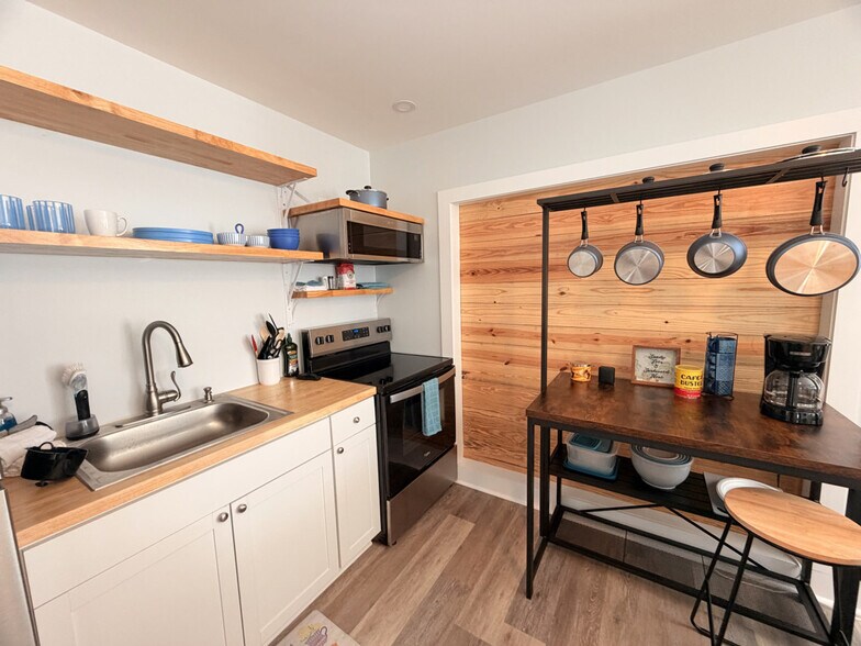 Building Photo - 216 La Paloma Pl