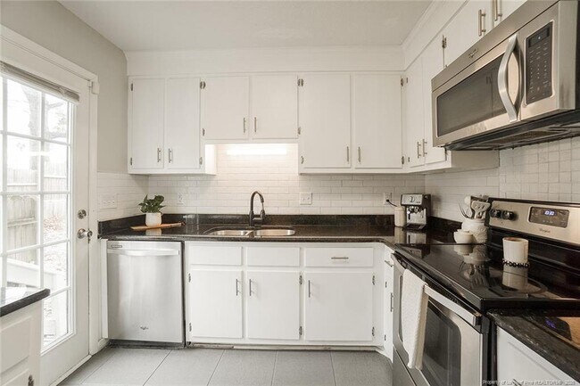 Building Photo - 425 Bayberry Ct