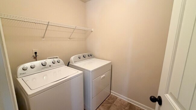 Building Photo - 590 Summerstone Ln