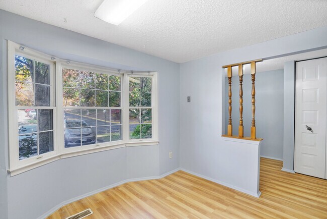 Building Photo - 8653 Bent Arrow Ct