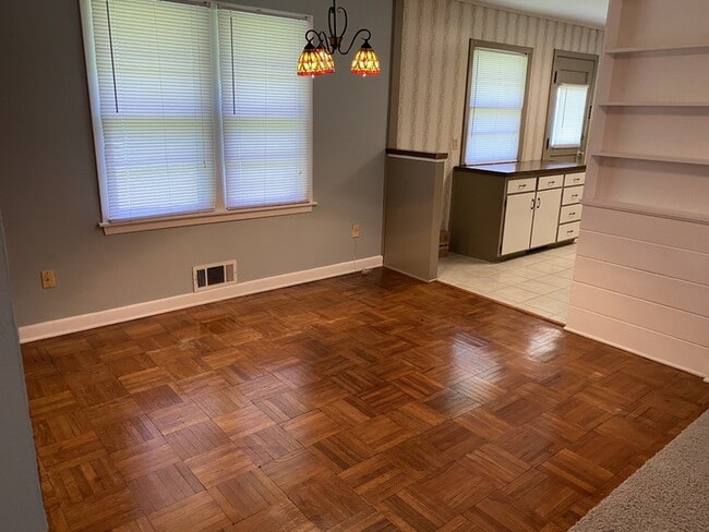 Building Photo - 2118 Carlton Way