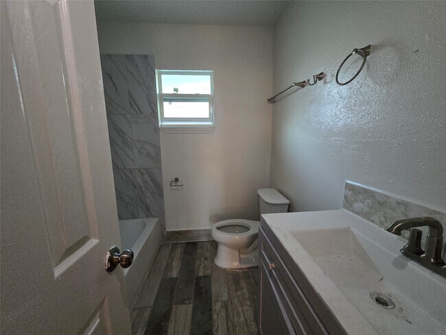 Building Photo - 19736 Dunbar Ave