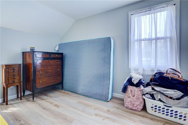 Building Photo - 523 Elmgrove Rd