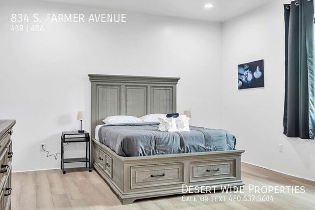 Building Photo - 834 S Farmer Ave
